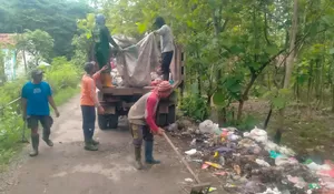 Tumpukan Sampah di Jembatan Babagan-Jolotundo Dibersihkan, Warga Diharapkan Lebih Peduli