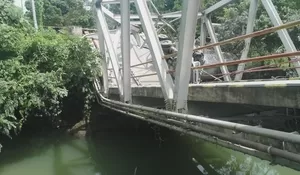 Jembatan Busui Ambruk Ditabrak Truk Semen, Akses Kaltim-Kalsel Lumpuh Total
