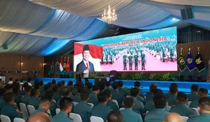 Prabowo Disambut Meriah dengan Mars TNI Saat Beri Arahan di Istana Bogor