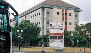 Mendikti Saintek Tegaskan UKT Tak Naik, Beasiswa KIP Tetap Aman