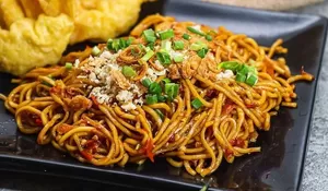 Fakta di Balik Penyegelan Mie Gacoan Serpong: Masalah Izin atau Isu Minyak Babi?