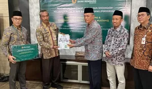 Bank Rembang Salurkan 170 Paket Zakat