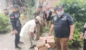 Aparat Gabungan Gerebek Toko Penjual Miras di Jalan Pemuda Rembang, 919 Botol Disita 