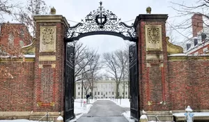 Pemerintahan Trump Larang Harvard Terima Mahasiswa Internasional, Ijazah hingga Visa Mahasiswa Terancam