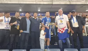 Euforia Juara Persib: Maruarar Sirait Umumkan Piala Presiden dan Investasi Rp100 Miliar