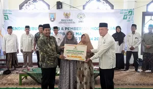Bupati Rembang Serahkan Bantuan Rumah Layak Huni dan Modal Usaha kepada Ratusan Mustahik