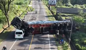 Kronologi Insiden Truk Tak Kuat Menanjak Lalu Timpa Minibus di Boyolali, Diduga Kelebihan Muatan