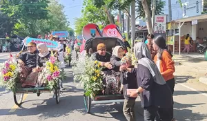 Tumpah Ruah! Warga Rembang Antusias Saksikan Karnaval HUT ke-80 RI