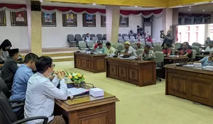 Sopir Bus Mini Rembang Mengeluh: Pendapatan Menyusut, Uji KIR Jadi Kendala, dan Harapan Baru dari DPRD