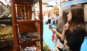 Kacamata Unik dari Limbah Skateboard dan Batik Perada Jawa Tengah Curi Perhatian di Inacraft 2025