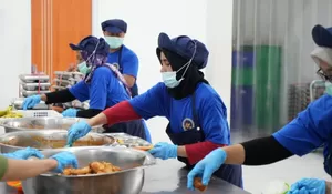 Menu Makan Bergizi Gratis Jadi Sorotan: Antara “Resto” ala Sukabumi dan “Sederhana” versi Depok