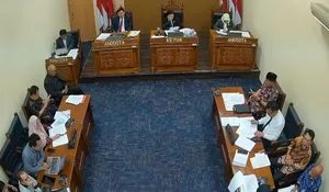 Dokumen Diburamkan, Hakim KIP Tegas Minta UGM Bawa Dua Informasi soal Ijazah Jokowi di Sidang Selanjutnya