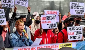 Warga Banyudono Rembang Demo, Keluhkan Polusi Bau dan Laut Menghitam