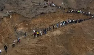 Derita Korban Bencana Banjir Bandang di Aceh Utara: Jalan Kaki Selama 3 Jam untuk Capai Lokasi Distribusi Bansos