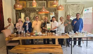 Peduli Bencana Sumatera, Ilham Habibie Salurkan Bantuan ISMI untuk Korban Banjir