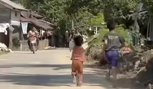 Bahagia dalam Kesederhanaan, Bocah Pengungsi Banjir Aceh Sumringah Saat Terima Madu dan Kurma