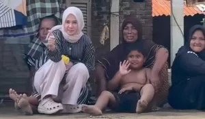 Di Balik Senyumnya, Bocah Pengungsi Aceh Hanya Minta Satu Baju karena Pakaiannya Hanyut