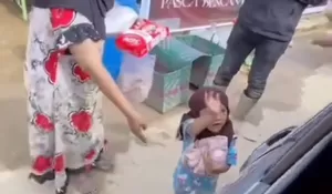 Momen Manis di Pengungsian, Bocah Ini Tak Henti Ucap Terima Kasih Saat Terima Makanan dan Pakaian