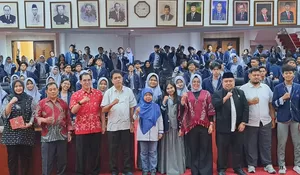 Sambut siswa SMA Lab School Unesa, Bang Jo: Literasi Politik Fondasi Penting bagi Generasi Muda