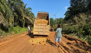 Dinas PUPR Pemkab Rokan Hulu Lakukan Perbaikan Jalan Peningkatan Ekonomi Masyarakat