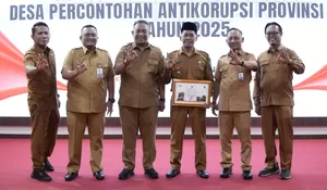 Di Dampingi Bupati Rokan Hulu Anton Terima Penghargaan, Kades Pasir Luhur Dapat Tiket Umroh Gratis dari Pemprov Riau