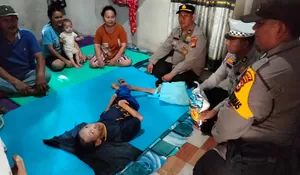 Di Jumat Berkah, Polsek Tualang Hadir untuk Oberman yang Lumpuh Sejak Bayi