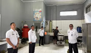 Pastikan Keamanan, Kalapas Gunungsitoli Pimpin Kontrol Keliling Area Brandgang dan Dapur
