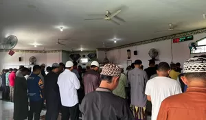 Khidmat dan Penuh Kekhusyukan, Warga Binaan Laksanakan Sholat Jumat di Masjid Nurul Huda Lapas Muara Teweh