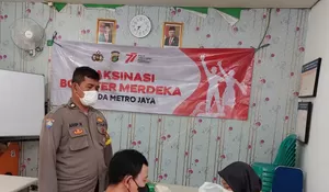 Polsek Cimanggis Vaksin 43 Warga Cilangkap Depok