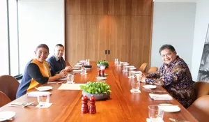 HT, Airlangga dan Susi Pudjiastusi Makan Siang Bareng