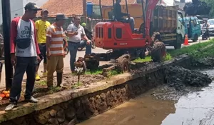 Dangkal, DPUPR Keruk KCB Krukut Depok