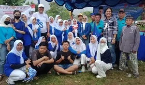 Saat Hasbullah Hadiri Panjat Pohon Pisang di Sukamaju : Apresiasi Antusias Warga, Minta Lestarikan Tradisi