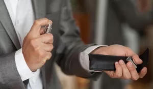 Apa Hukum Memakai Parfum Beralkohol Ketika Salat? Ini Kata MUI