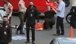 Mau Bunuh Diri, Lompat dari JPO Tanjung Duren : Ternyata Gagal Meninggal, Cuma Patah Tulang Punggung, Pasti Sakit Banget Tuh...