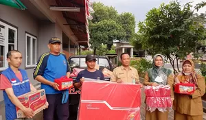 Ini yang Diberikan Dinsos Kota Depok Bagi Korban Kebakaran Cimpaeun