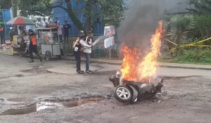Vespa Matic Kebakar di GDC Depok, Telan Kerugian Rp20 Juta