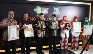 Camat Cimanggis Depok Raih Penghargaan Kategori Kepala Desa Terbaik