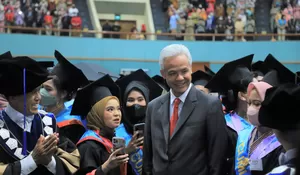 Saat Ganjar Pranowo Hadiri Wisuda Mahasiswa Universitas Pancasila : Jadilah Generasi Pancasila yang Tangguh dan Berdaya Saing Global