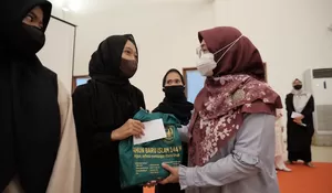 Baznas dan Bunda Elly Beri Santunan ke 100 Anak Yatim di Tapos
