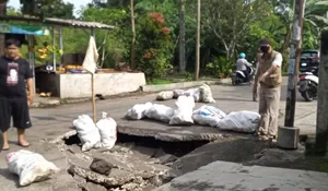 Jalan Taqwa Raya Pondok Petir Depok Ambles