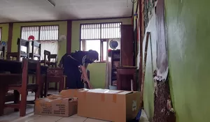 Pemkot Depok Keukeuh Kosongkan SDN Pocin 1 Depok 12 Desember, Guru Mulai Bebenah Berkas