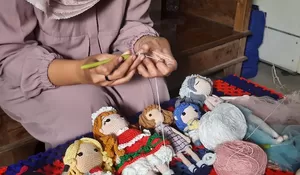 Menyelami Pengrajin Boneka Rajut dari Cilodong Depok (2-Habis) : Terjual sampai California, Omset Rp5 Juta Per Bulan