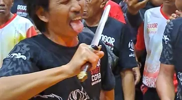 Ribuan Warga Padati Vihara Dhanagun