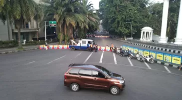 Penutupan Jalan Otista
