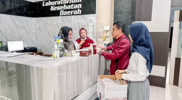 NjajanFest 2025 Gandeng Dinas Kesehatan Lakukan Uji Pangan Produk UMKM di Labkesda Rembang