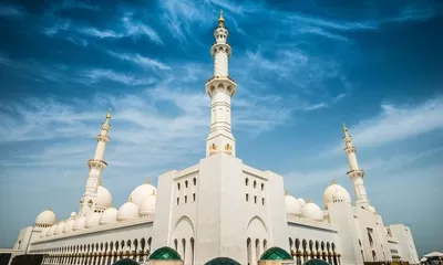 Contoh Teks Khutbah Jumat Singkat: Mencari Rezeki yang Halal