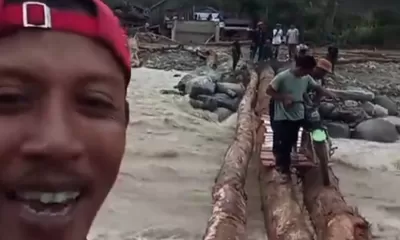 Jembatan Putus, Warga Beutong Ateuh Bangun Jembatan Darurat Demi Keluar Isolasi