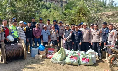 Pasca Bencana Alam, Pendidikan Tidak Boleh Berhenti, Polri Antar Alat Tulis dan Bantuan ke Desa Terisolir di Aceh Tengah