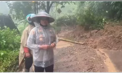 DUA HARI BERTURUT-TURUT DIGUYUR HUJAN,TERJADI LONGSOR KEMBALI JALUR KIARA DUA -BAGBAGAN PALABUHANRATU