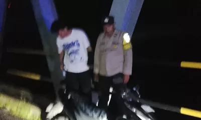 Warga Di Kejutkan Keberadaan Sepeda motor Tak Bertuan Di Atas Jembatan